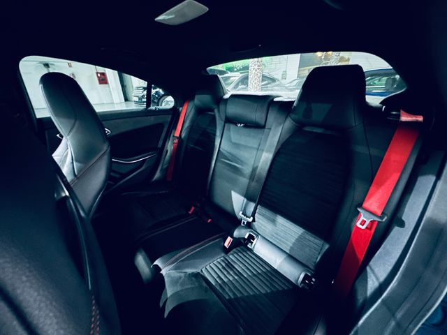 Mercedes-Benz Clase CLA 45 AMG 381CV 