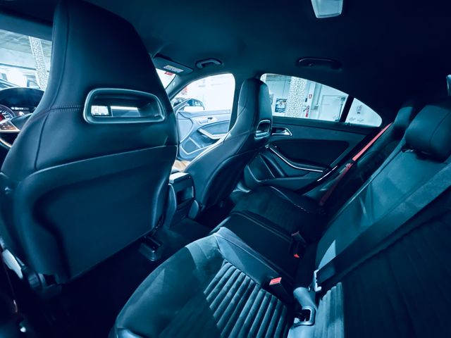 Mercedes-Benz Clase CLA 45 AMG 381CV 