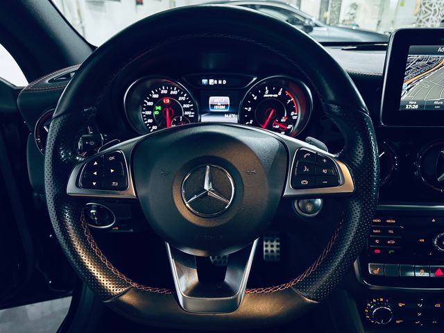 Mercedes-Benz Clase CLA 45 AMG 381CV 