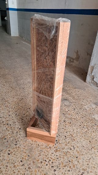 Lámpara de pie de madera