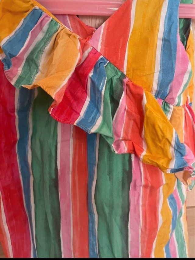 Mono rayas arcoiris niña