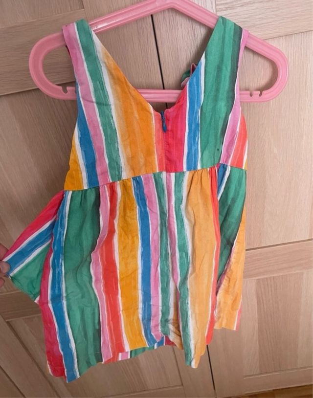 Mono rayas arcoiris niña