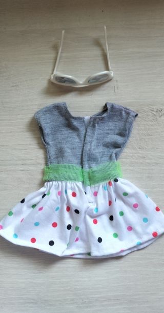Vestido y gafas muñeca Nancy