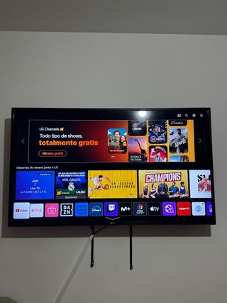 TV LG 4K - Televisión negra
