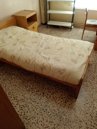 Cama individual madera + mesita