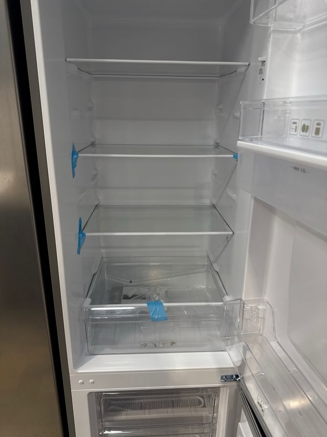 Frigorífico Exquisit con dispensador agua