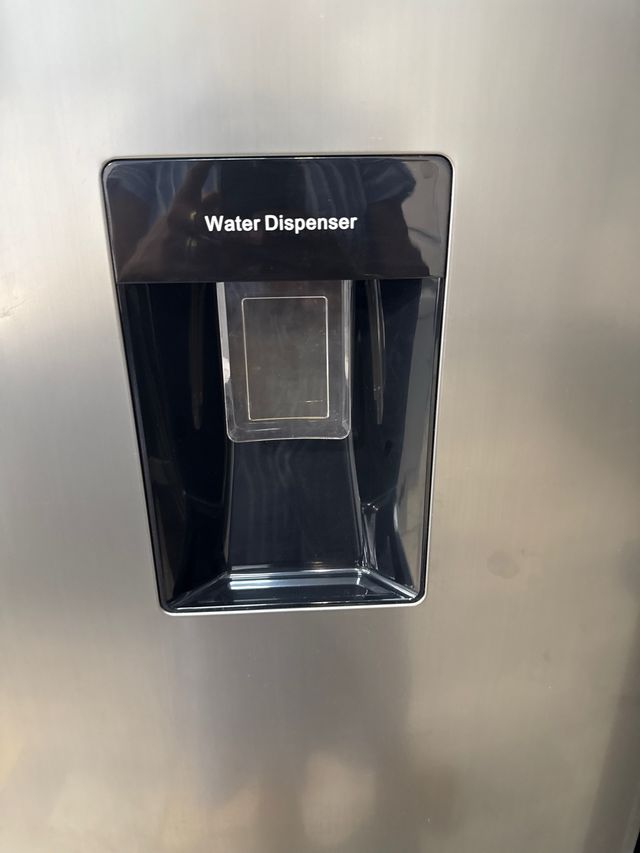 Frigorífico Exquisit con dispensador agua