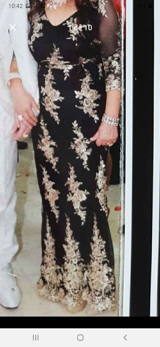 Abito elegante nero e oro