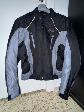 Chaqueta moto marca 2WHEEL de verano.

