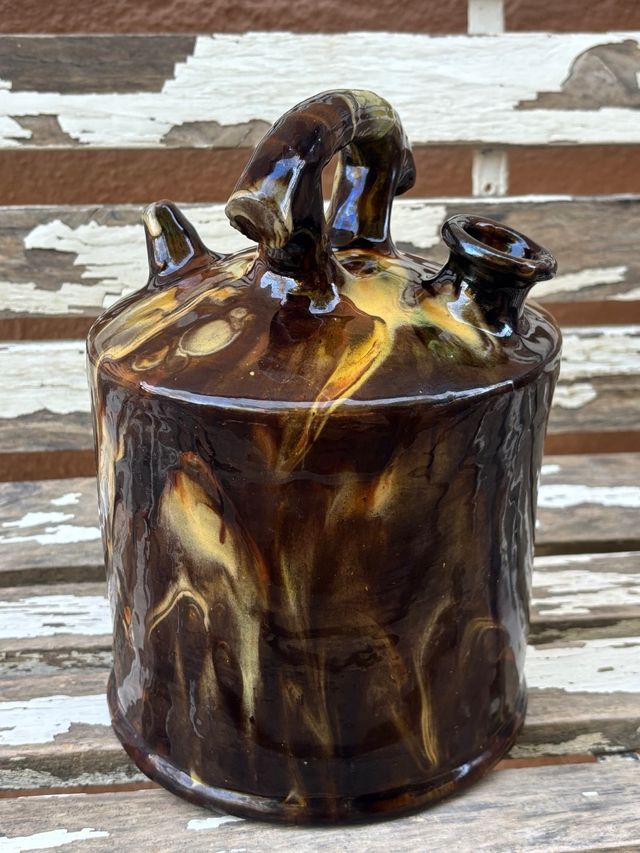 Botijo antiguo de cerámica