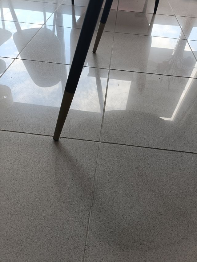 Mesa centro redonda blanco-dorado