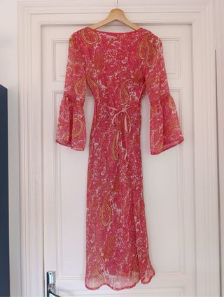 Vestido rosa de gasa con lentejuelas