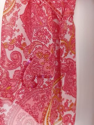 Vestido rosa de gasa con lentejuelas