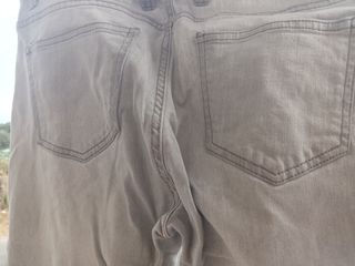 Pantalones grises pitillo tiro medio-bajo