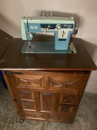 Máquina de coser Alfa | mueble antiguo