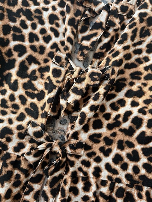 Top leopardo con lazo