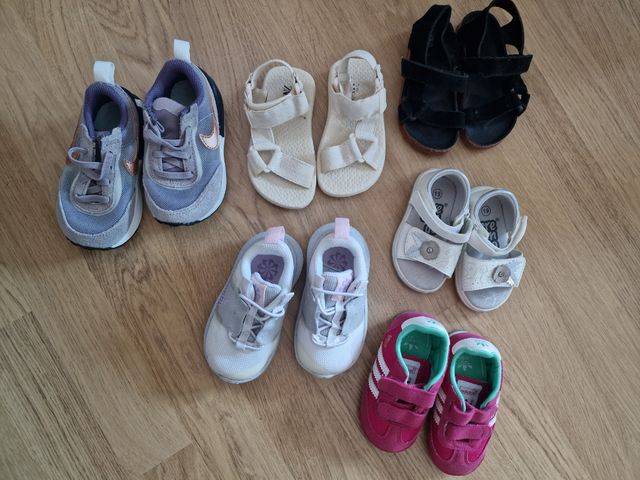 Zapatillas y sandalias bebé (6 pares) todo a 10