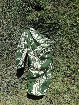 Vestido Zara asimétrico verde estampado