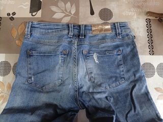 Pantalones vaqueros rotos