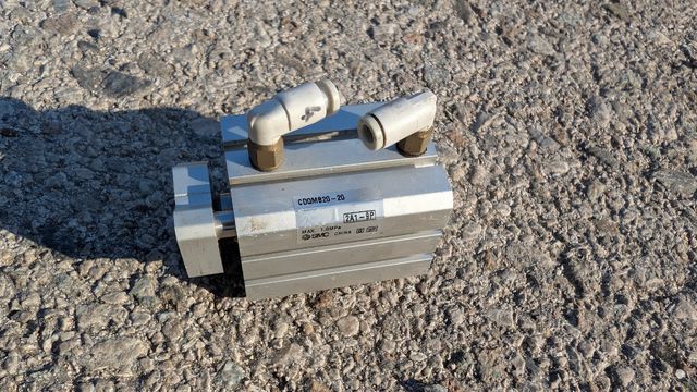 8 Cilindros neumáticos guiados SMC