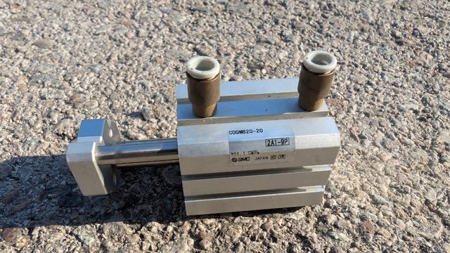 8 Cilindros neumáticos guiados SMC