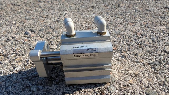 8 Cilindros neumáticos guiados SMC