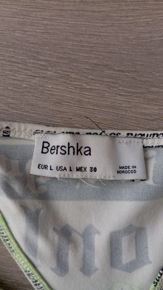 Top ajustado Bershka verano playa Talla M