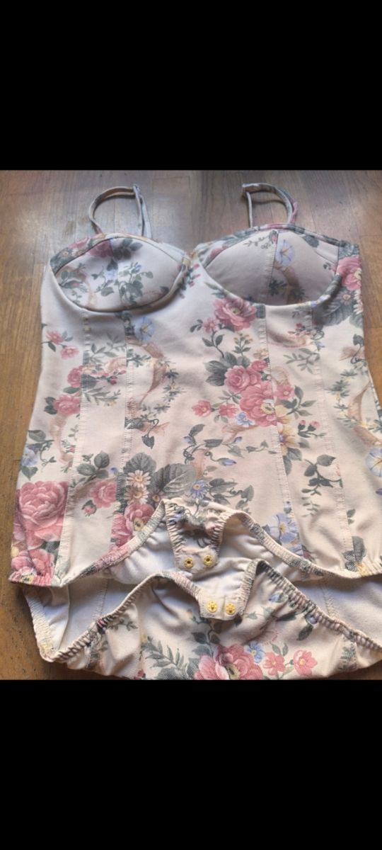 Body floral beige