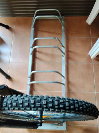 Caballete reparación bici,más hierro parking y ➕