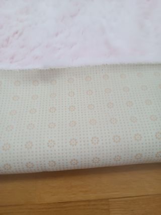 Alfombra rosa de pelo suave