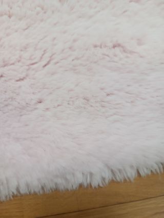 Alfombra rosa de pelo suave