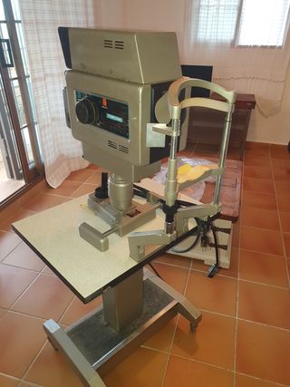 Topcon - Refractómetro automático con mesa elevado