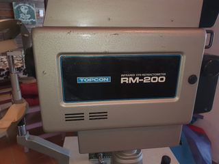 Topcon - Refractómetro automático con mesa elevado