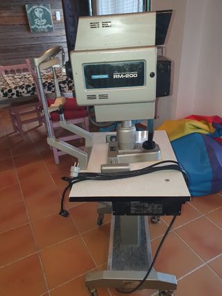 Topcon - Refractómetro automático con mesa elevado