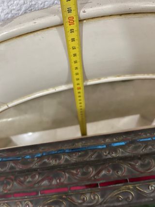 consola de piedra teselada  y espejo redondo