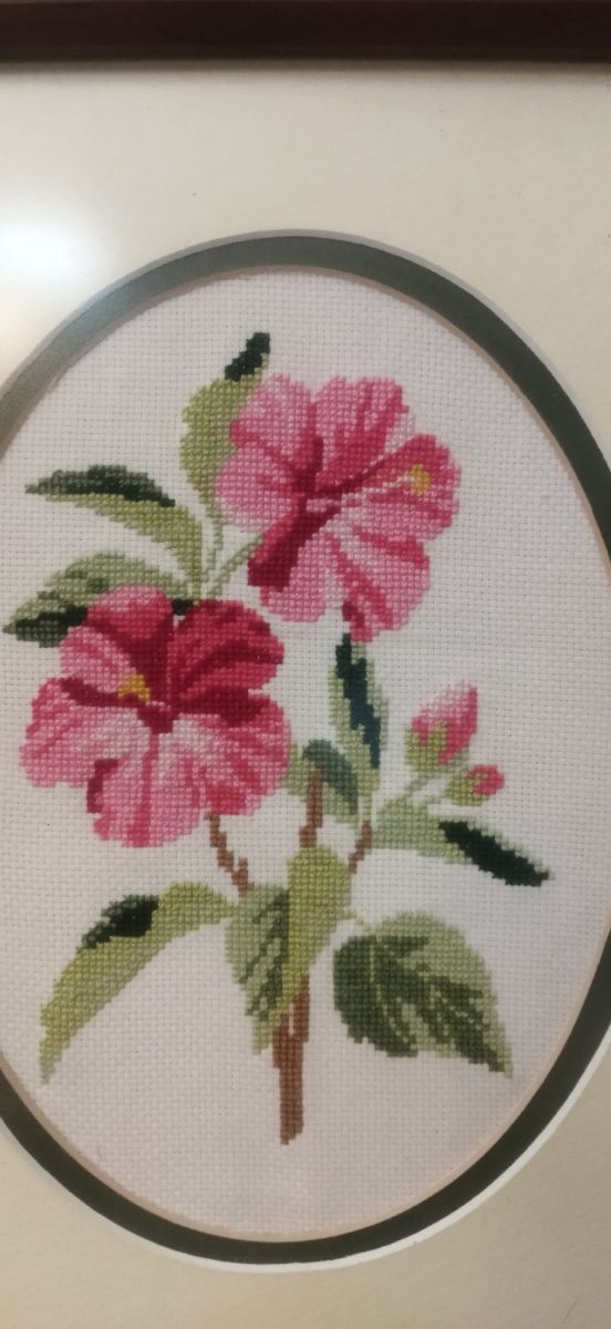 Precioso cuadro de punto de cruz. Medidas 30 x 40 