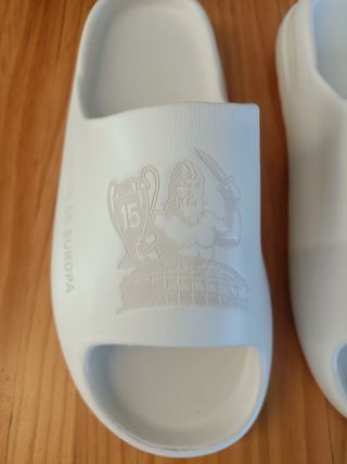 Chanclas Real Madrid nuevas, de goma eva. Confort 