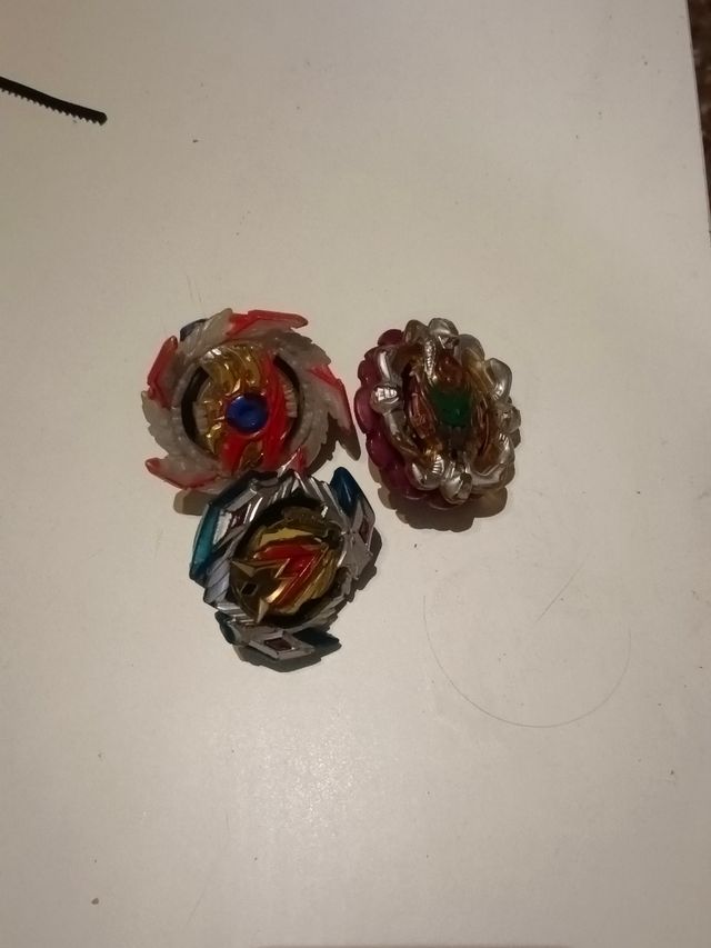 Beyblades - 3 + lanzadores