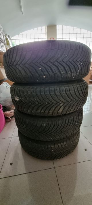 4 Neumáticos Michelin con llantas 195/65 R15