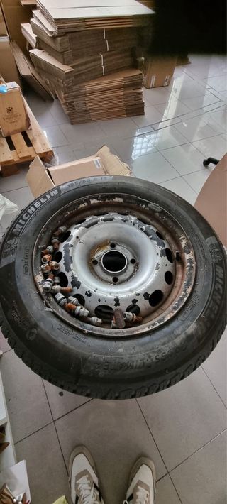 4 Neumáticos Michelin con llantas 195/65 R15