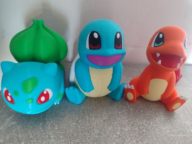 3 Muñecos Pokémon: Bulbasaur, Squirtle, Charmander