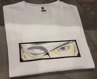Maglietta bianca ricamo  di Gojo Jujutsu kaisen