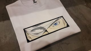 Maglietta bianca ricamo  di Gojo Jujutsu kaisen