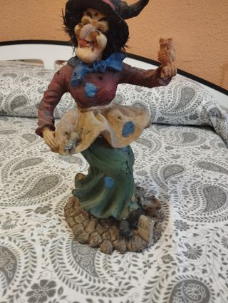 Figura Bruja Resina Gótica