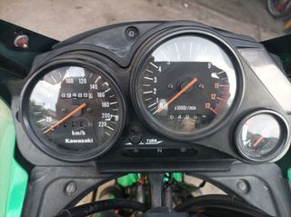 Kawasaki Ninja GPZ 500 - Etiqueta B