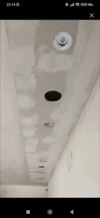 Electricista montador de lámparas e iluminacion