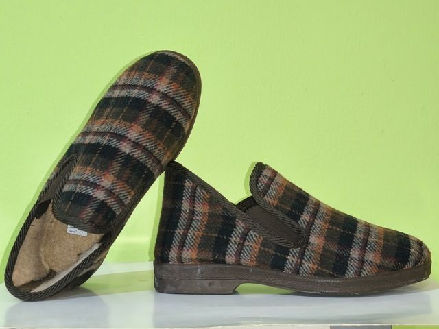 Zapatillas casa hombre cuadros n. 41. NUEVAS.