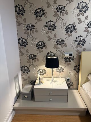 Dormitorio matrimonio - Cama y mesitas