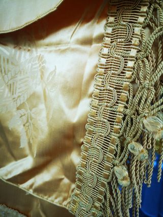 Copriletto in raso oro antico