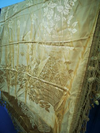 Copriletto in raso oro antico